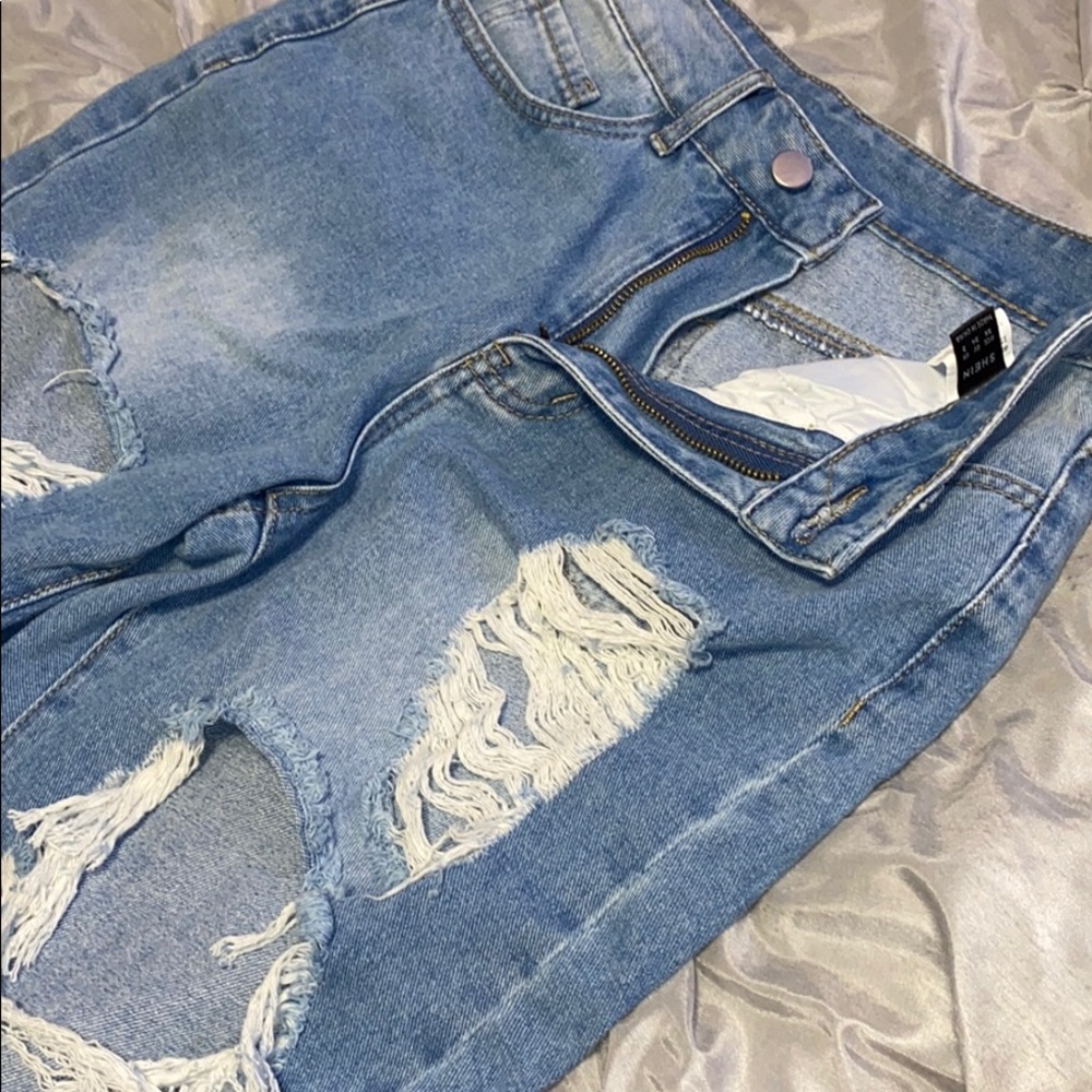 High Rise Ripped Mom Jeans NWOT - Picture 4 of 4